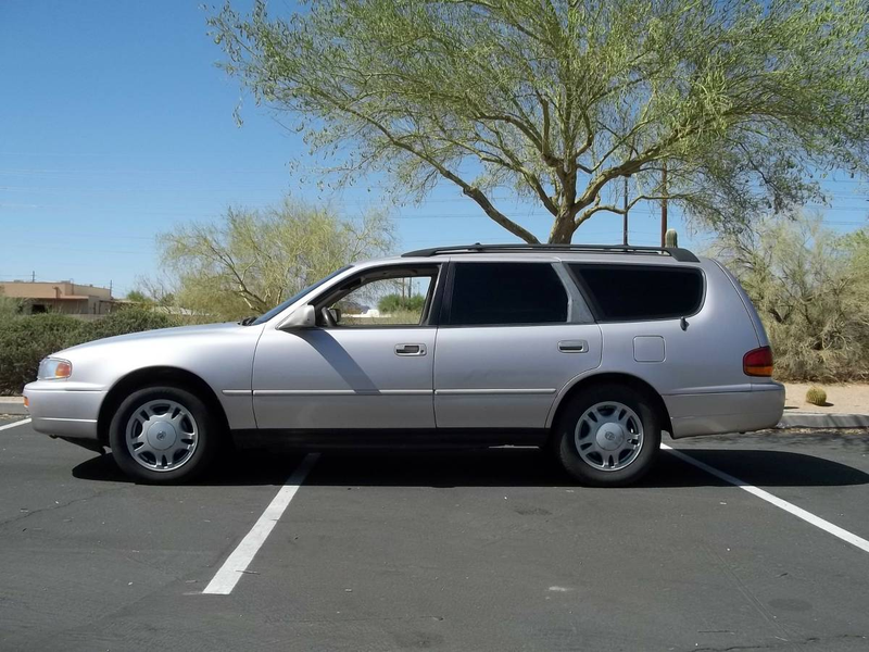 Illustration for article titled At $5,625, Is This 1995 Toyota Camry Wagon a 7-Seat Superstar?